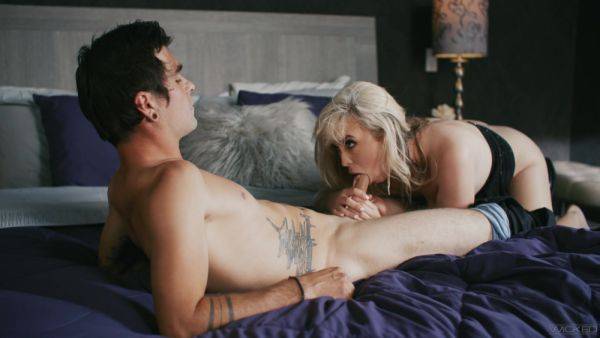 Smashing blonde gives it a good blow prior to fuck in intense manners - hellporno.com on poweredporn.com