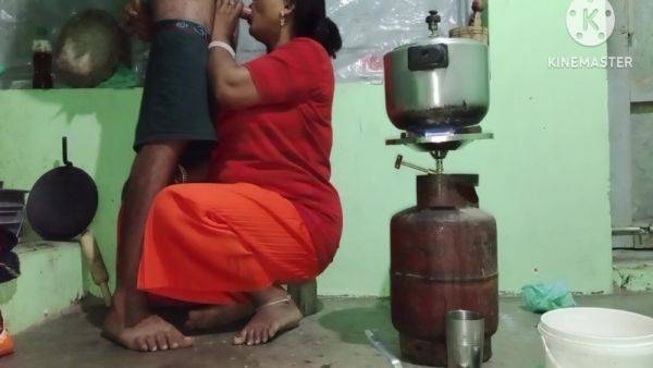 Mutton Ke Badle Padosan Ko Lund Chusaya Or Chudai Ki - desi-porntube.com - India on poweredporn.com