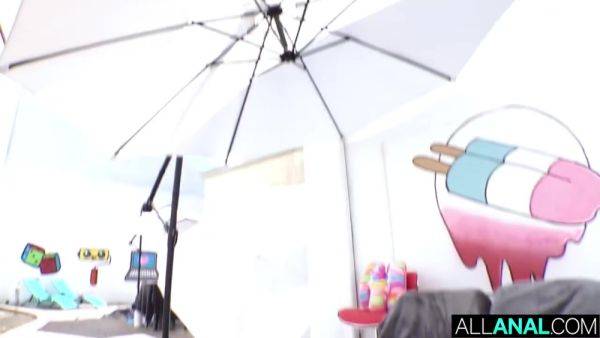 Gia Luna Let Loose For Anal - hotmovs.com on poweredporn.com