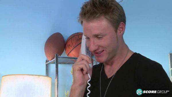 Big Booty Call - hotmovs.com on poweredporn.com