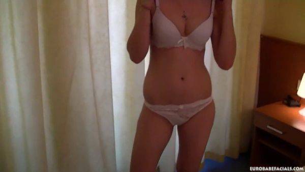 Shylina works her mouth on a cock and takes a hot load on her face - sexu.com on poweredporn.com