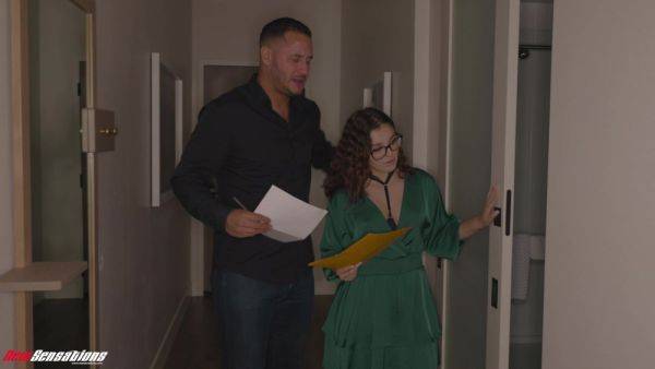 Brunette with nerdy glasses amazes with hard sex and sloppy blowjob - hellporno.com on poweredporn.com