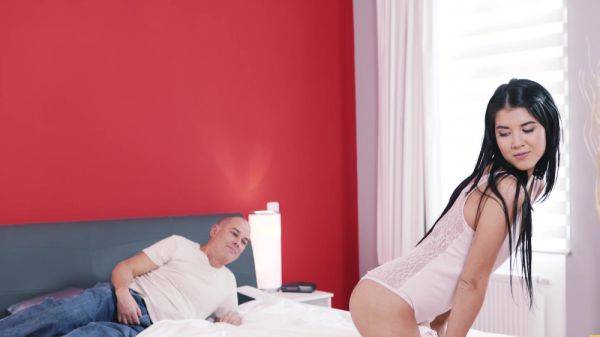 Aroused brunette reverse rides stepdad's dick until the last drops - hellporno.com on poweredporn.com