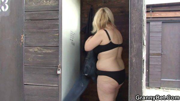 Hot blonde granny gets banged by a stranger in changing room - sexu.com - Czech Republic on poweredporn.com