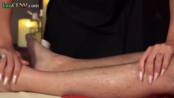 CFNM masseuse sucks cock in group oral with her gals - hotmovs.com - Britain on poweredporn.com