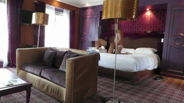 Le serveur nous dérange alors qu on baisait - txxx.com - France on poweredporn.com