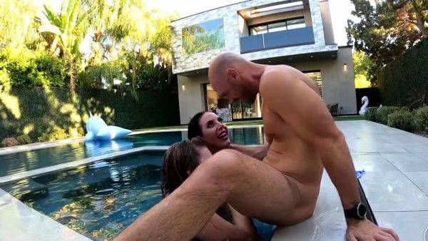 Cock hunger is a quality - drtuber.com on poweredporn.com