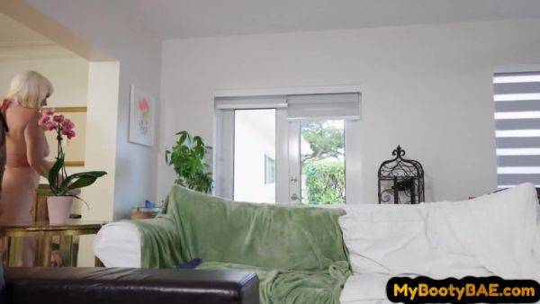 Bigass lez babe sharing double dildo with Ebony babe - hotmovs.com on poweredporn.com