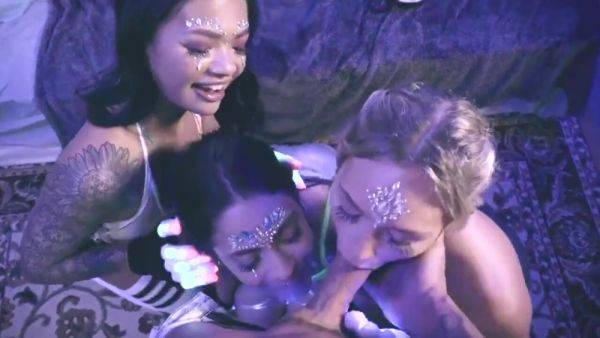 Quarantine and rave with me - txxx.com on poweredporn.com