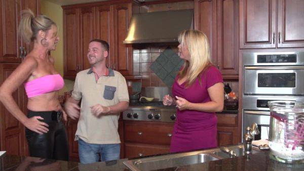 Stepmom Gets Her Juicy Pussy Fucked - Hd porn 1080p - xtits.com on poweredporn.com