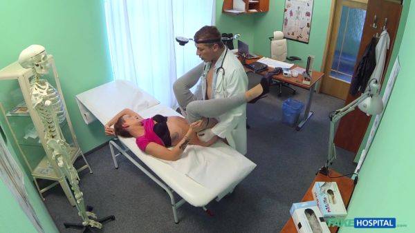 Short Haired Hottie - Fkehospital - hclips.com on poweredporn.com