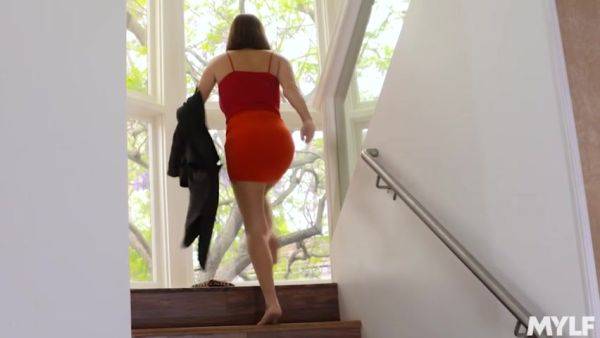 Mature And Seductive - MYLF - hotmovs.com on poweredporn.com