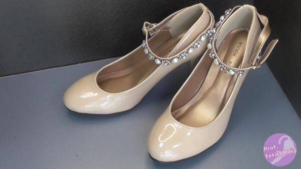 Shoe Fetishism. Splashing On Beige High Heels - hclips.com on poweredporn.com