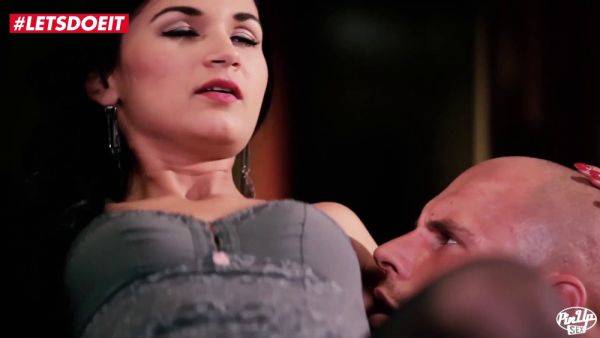 Naughty Brunette makes her brother-in-law's day with deepthroating & cowgirl riding - sexu.com on poweredporn.com