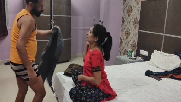 A Desi Housewife Seduced Driver And A Streamy Fucking Session Performed - desi-porntube.com on poweredporn.com