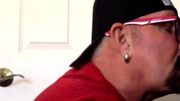 BJ gloryhole DILF sucks gives greedy BJ - drtuber.com on poweredporn.com