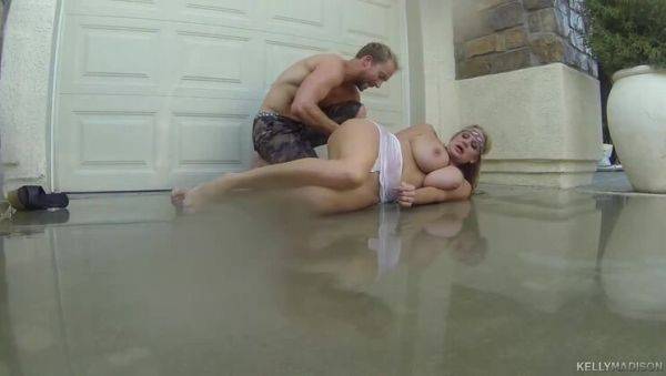 Wet and Greased: Ryan & Kelly Madison - veryfreeporn.com on poweredporn.com