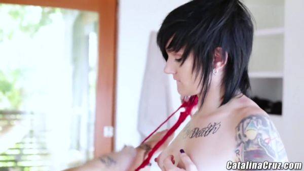 LICENSED TO LICK - Leigh Raven When Stepsis Calls You - hotmovs.com on poweredporn.com