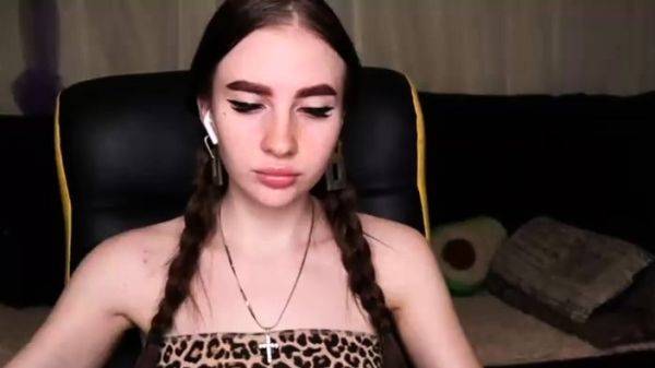 Amateur Webcam Teen Masturbates And Teases - drtuber.com on poweredporn.com