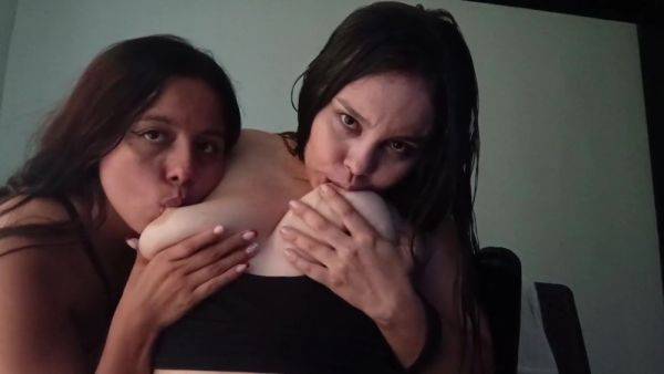 Lactating Lesbians And Hot Mommy - Unas Dulces Tetas Para Chupar - hclips.com on poweredporn.com