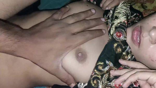 Gulabi Chut Ke Ander Kala Lun Dala Larki Ko Buhut Dard Howa - upornia.com on poweredporn.com