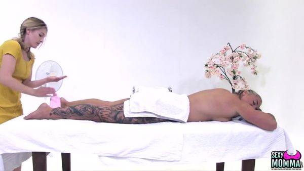 Anna Offers Milf Kirsty A Massage - hotmovs.com on poweredporn.com