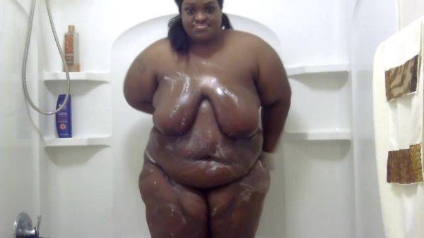 Fat Black Girl In The Shower - videohdzog.com on poweredporn.com