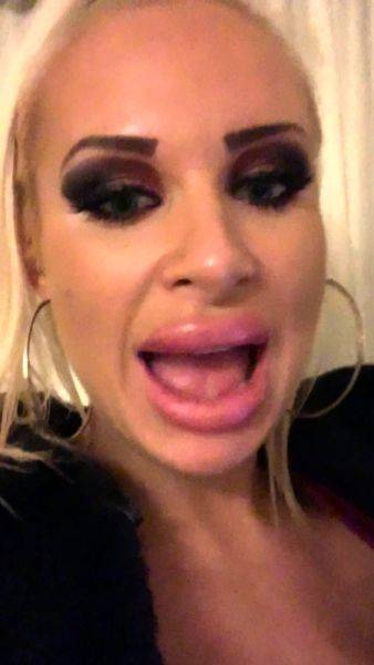 Amateur Blonde With BIG BOOBS Hot Free Cam Show - drtuber.com on poweredporn.com