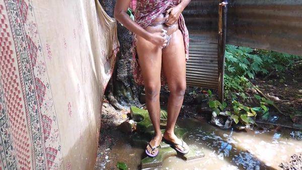 ගම කලල නනව Villej Girl Bath Room.fun - desi-porntube.com on poweredporn.com