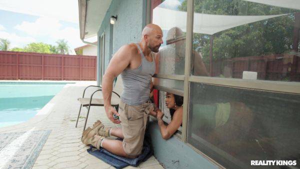 Smooth cock makes thick ebony babe lose her mind in a sexy interracial - hellporno.com on poweredporn.com