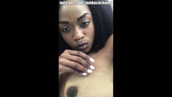 Big Booty Black Girl Showing Asshole - drtuber.com on poweredporn.com