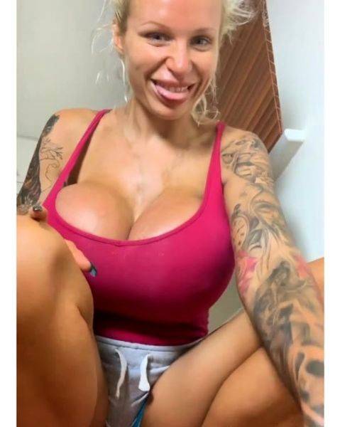 Big boobs milf masturbates with her dildo - drtuber.com on poweredporn.com