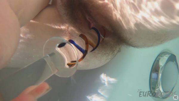 Hot Model Brille Masturbating Underwater In The Jacuzzi Unshaved Teen Pussy - hotmovs.com on poweredporn.com