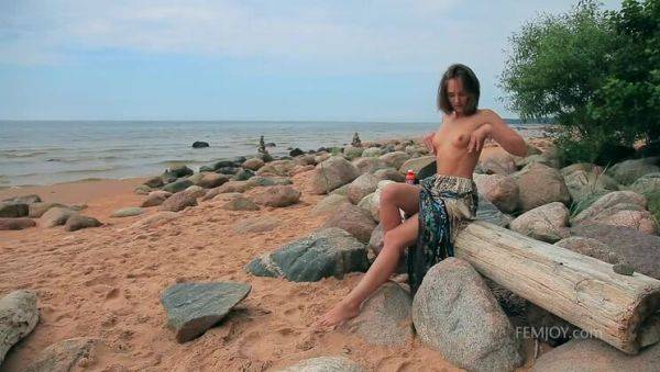 Solitary Brunette Owns Private Outdoor Shore - veryfreeporn.com on poweredporn.com