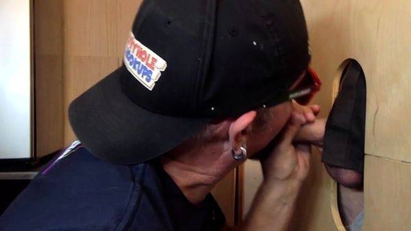 Gloryhole amateur DILF takes mouth cum - drtuber.com on poweredporn.com