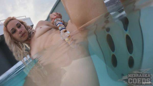 Naked Jacuzzi Underwater Fun With Hot Milf Mary Jane - hotmovs.com on poweredporn.com