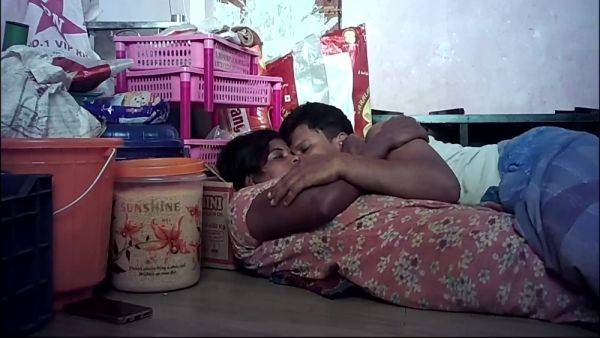 Indian Hot Wife Kissing Ass Bb - hclips.com - India on poweredporn.com