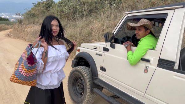 Joven Campesina Santandereana Quiere Cosechar Pinas Y Cosecha Una Yuca Grande Rellena De Leche Crema - upornia.com on poweredporn.com