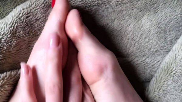 Amateur porn Gives Us Some Foot Fetish Aurora - drtuber.com on poweredporn.com