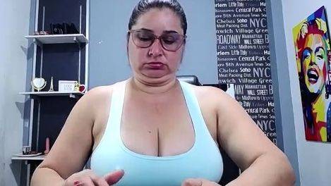 Amateur Big Boobs jerks Big Dick - drtuber.com on poweredporn.com