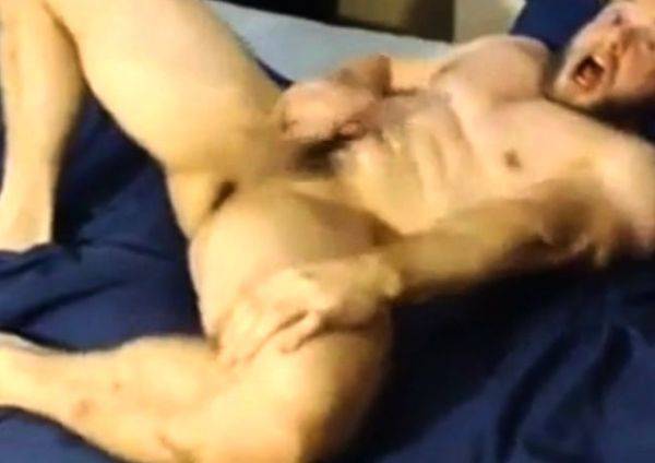 The way he shakes and thrusts when he feels he cums!!! - drtuber.com on poweredporn.com