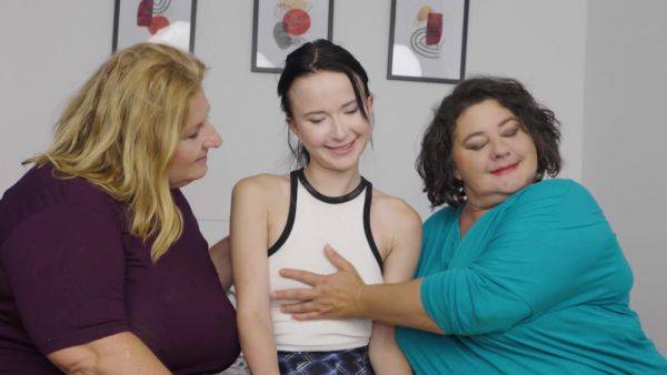 Chubby old women share ripe pussy in intense lesbian kinks - hellporno.com on poweredporn.com