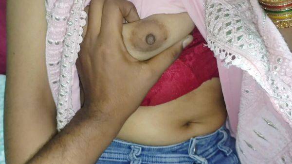 Raste Me Pada Hua Condom Ka Packet Ghar Lejakar Stepmom Ko Dikhaya - hclips.com on poweredporn.com