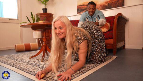 Mature Busty GILF meets a BBC for a blowjob and sex on the couch - anysex.com on poweredporn.com