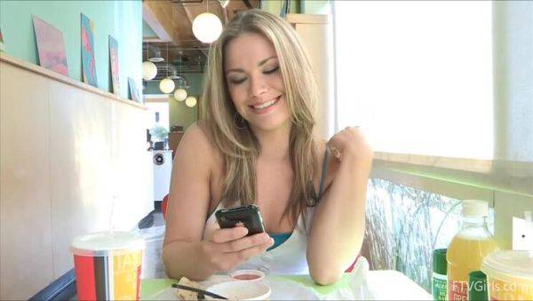 Fisting Fun: Carolyn's Solo Session - xxxfiles.com on poweredporn.com