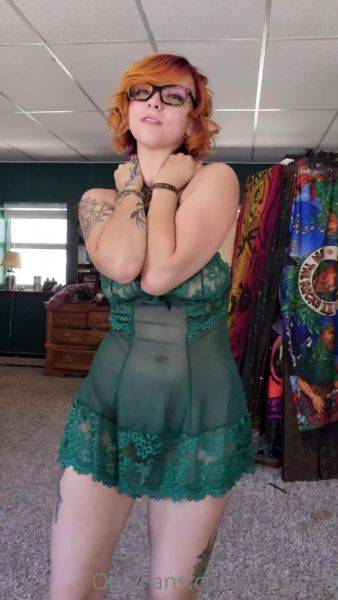 Amateur redhead masturbates then gives a blowjob - drtuber.com on poweredporn.com