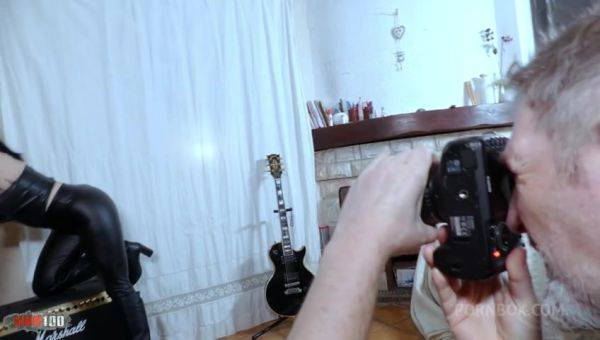 Fuck machine and anal sex for the beautiful tattooed French Alicia Dark - PissVids - hotmovs.com - France on poweredporn.com