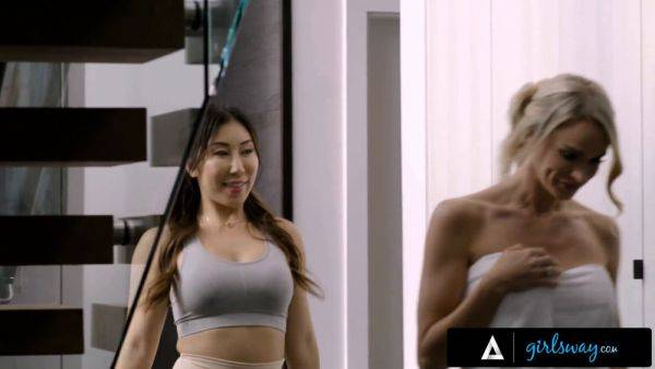 Emma Hix's clit gets lubed up & massaged by Perv Masseuse Nicole Doshi - sexu.com on poweredporn.com