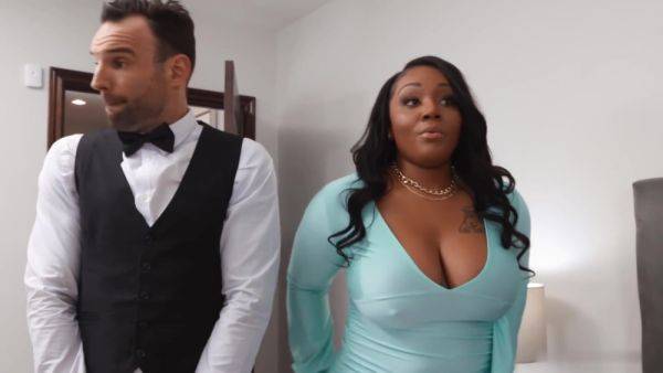 Pillow Humping Humpette Loves A Threesome - videomanysex.com on poweredporn.com