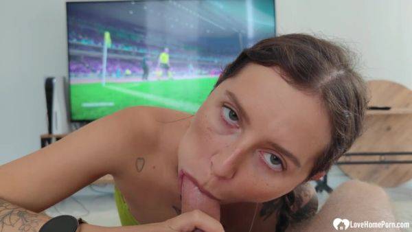 Big booty beauty distracts me from playing PES - txxx.com on poweredporn.com